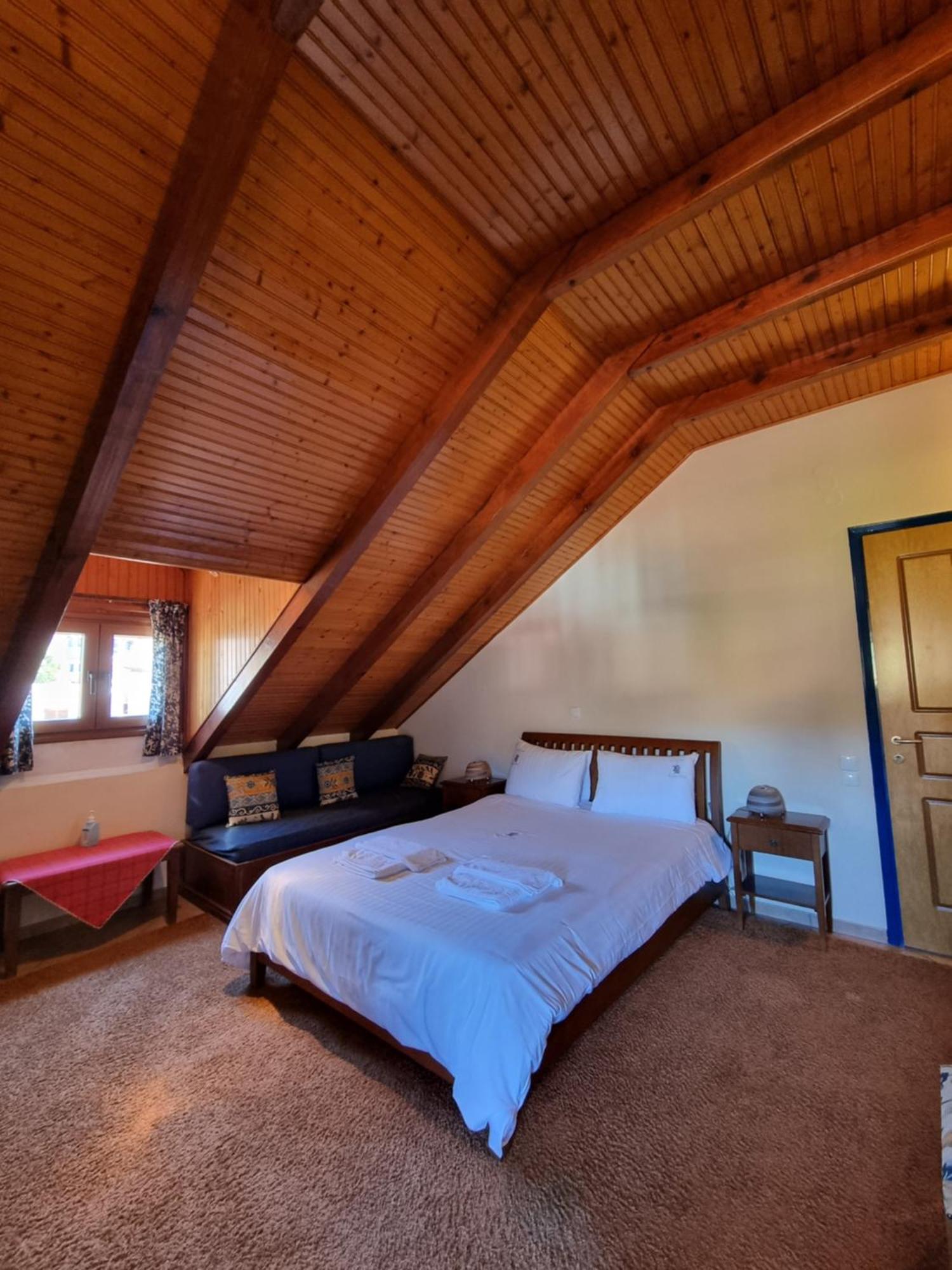 Kalavrita Krinides Apartment And Attics Zimmer foto